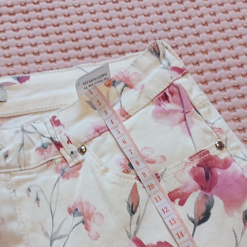 Floral Women's Cropped Jeans - Picture 12 of 12